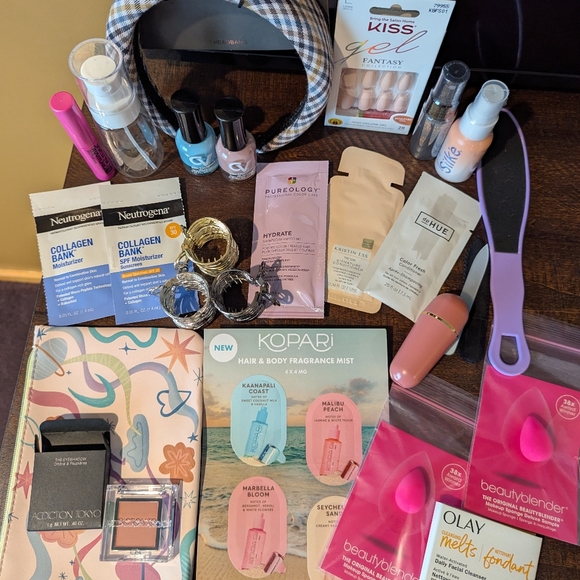 Lot Makeup Cosmetics - Picture 6 of 16